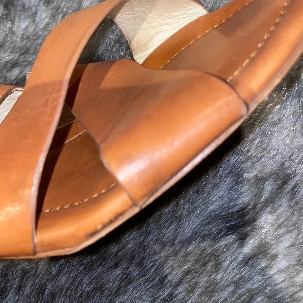 Michael Kors Tan strapy buckle low block heel sandals Sz 9.5 - Picture 11 of 16